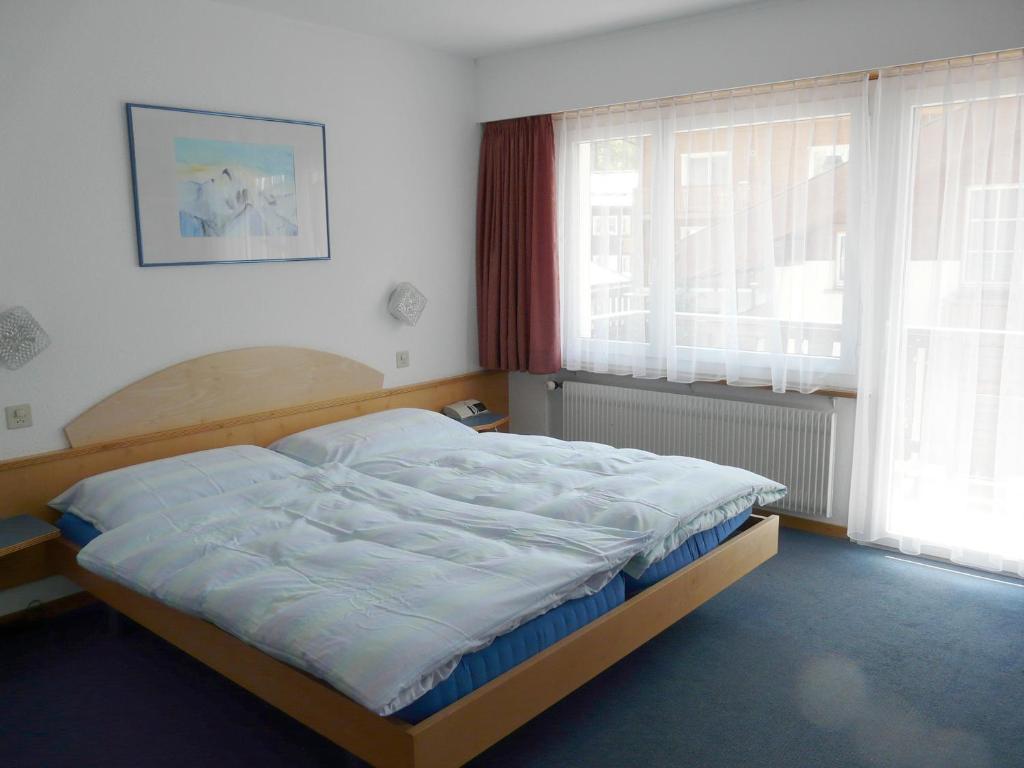 Hotel Garni Domino Saas Fee Szoba fotó