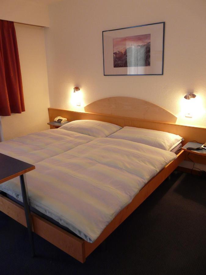 Hotel Garni Domino Saas Fee Szoba fotó